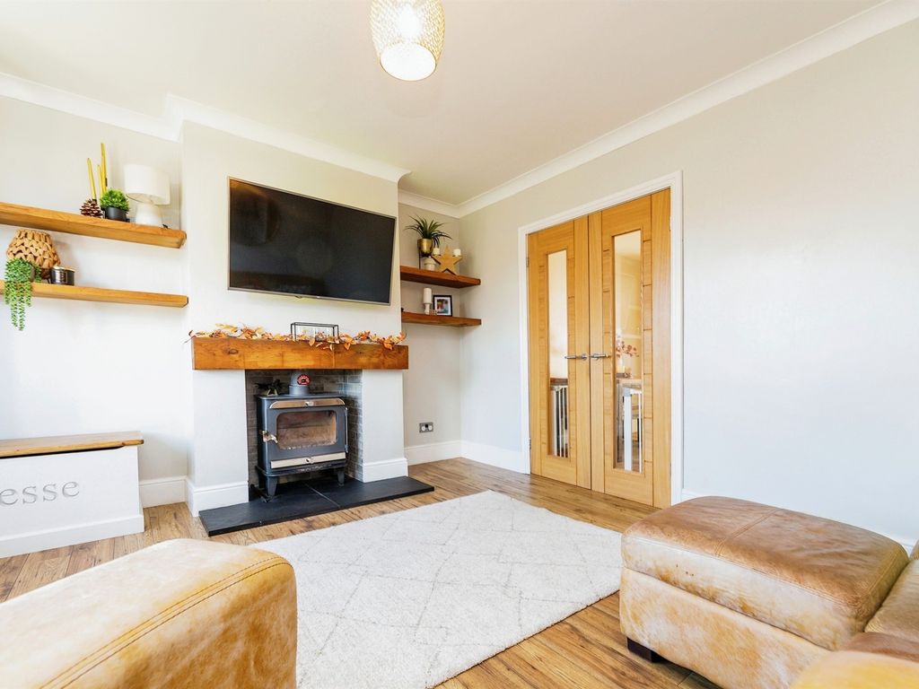 3 bed semidetached house for sale in Worsbrough Road, Birdwell