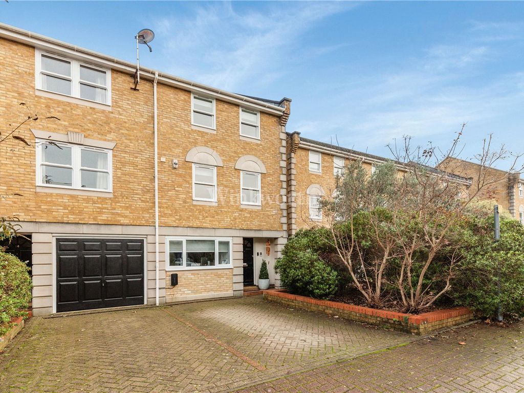 4 bed end terrace house for sale in Vicarage Drive, Beckenham BR3, £