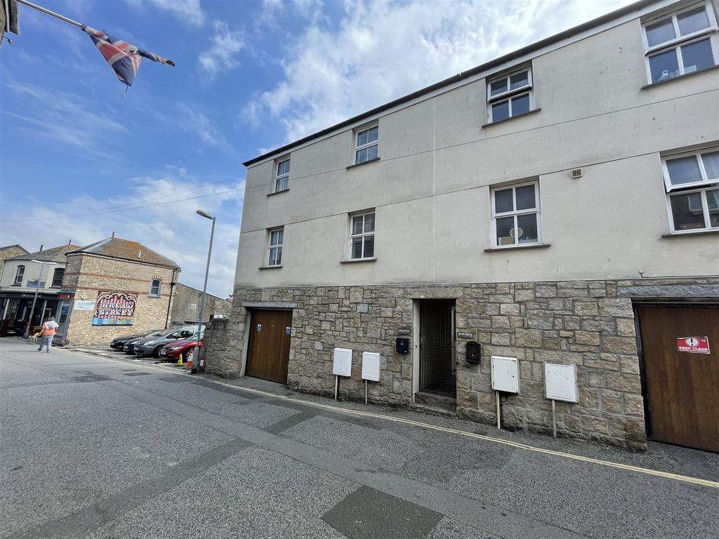 2 bed property to rent in Bread Street, Penzance TR18 Zoopla