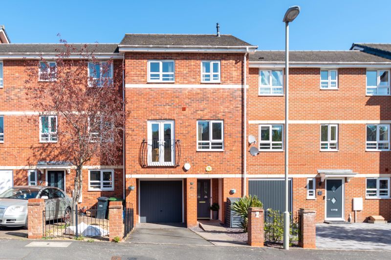 3 bed property for sale in Bethesda Gardens, Halesowen, Birmingham B63