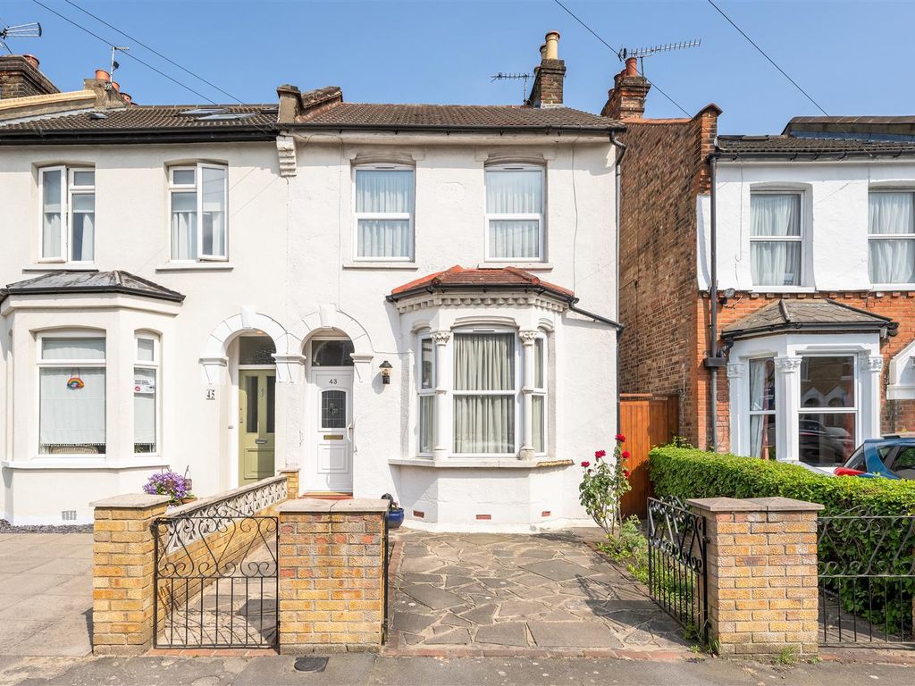 4 bed semidetached house for sale in Walpole Road, London E18 Zoopla