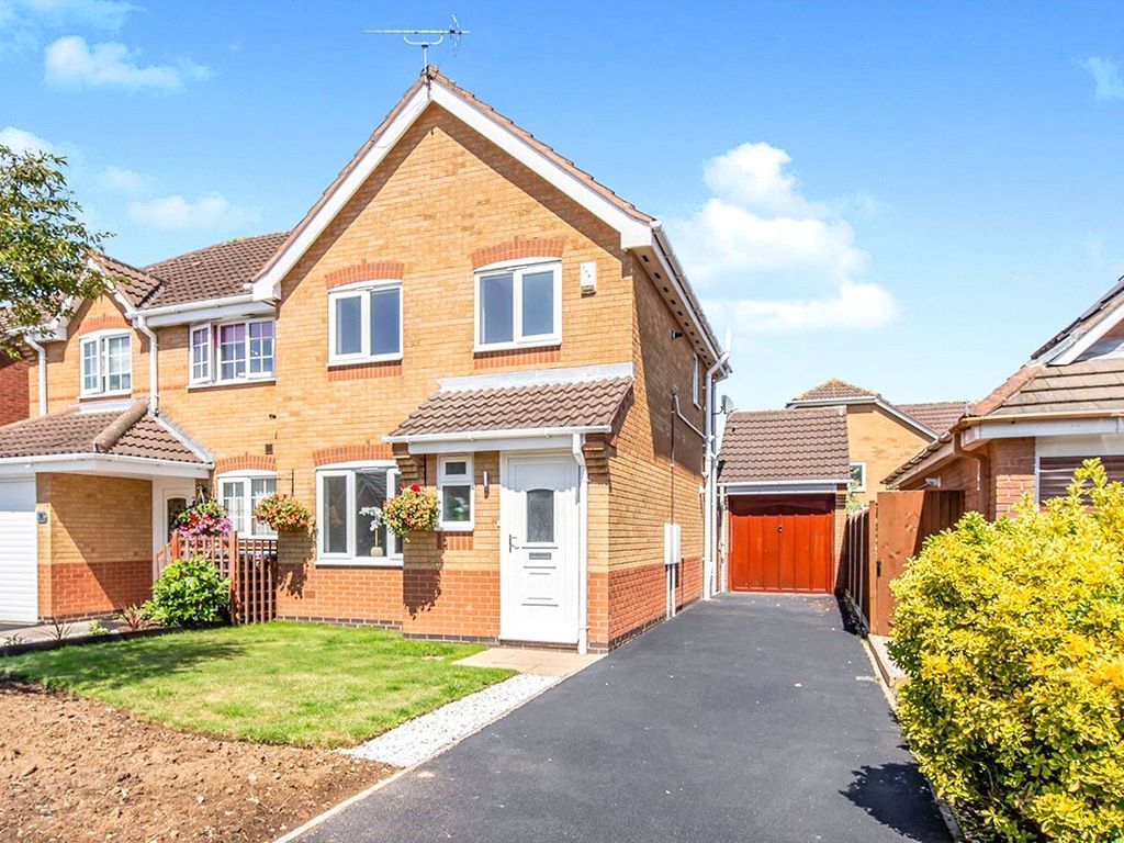 3 bed semidetached house to rent in Millais Road, Hinckley