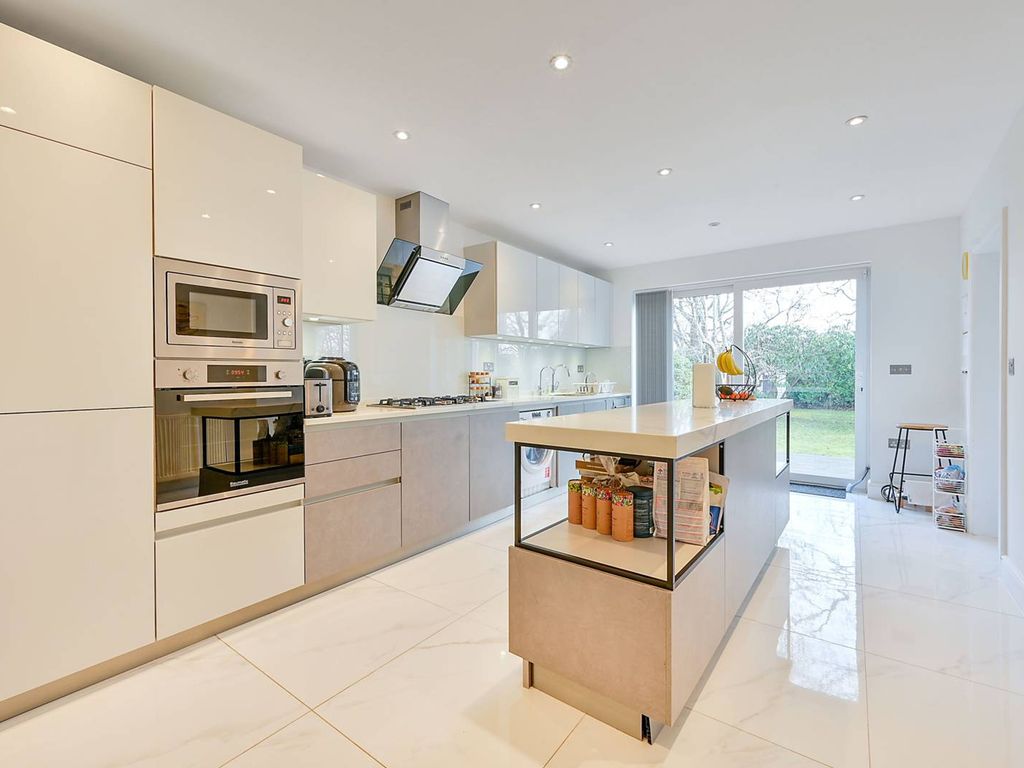 5 bed detached house for sale in Corringway, Ealing, London W5, £