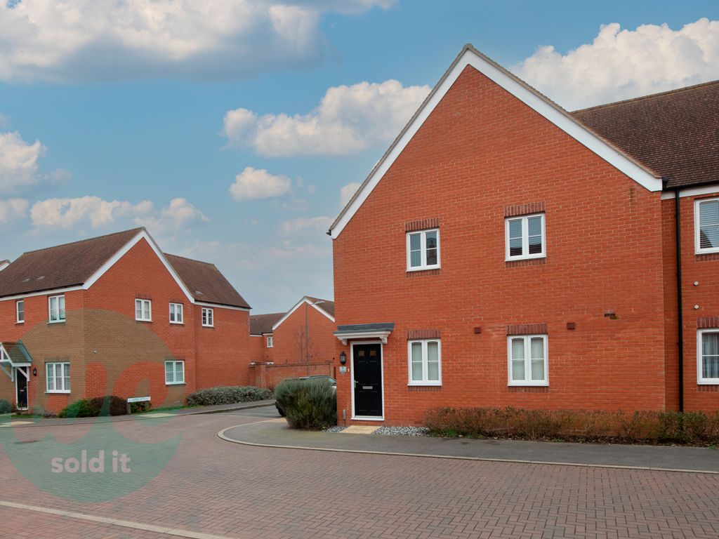 2 bed for sale in Cardinal Drive, Berryfields, Aylesbury