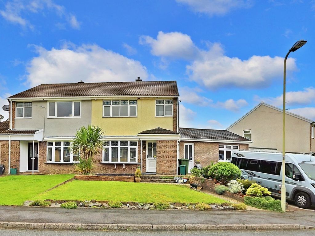 4 bed semidetached house for sale in Towyn Way, Tonteg, Pontypridd