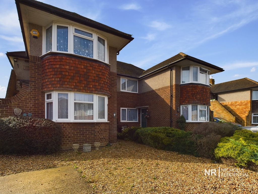 2 bed for sale in Stanton Close, West Ewell, Surrey. KT19, £