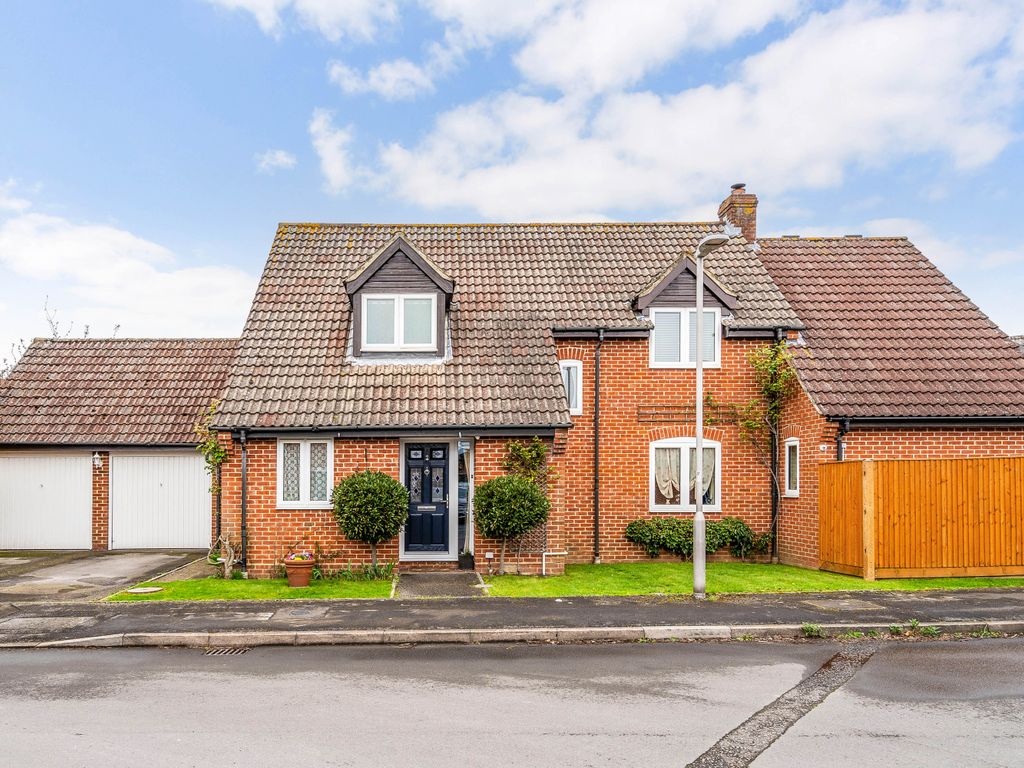 5 bed detached house for sale in Ashman Road, Thatcham RG19, £675,000