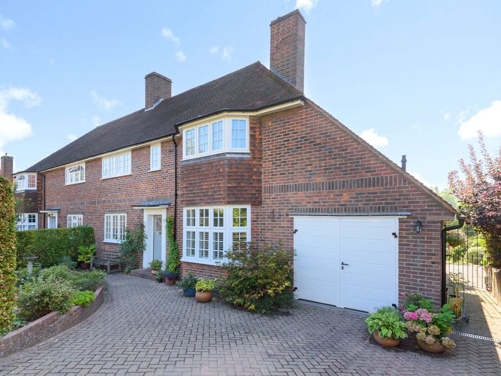 4 bed semidetached house for sale in Vicarage Gate, Guildford GU2 Zoopla