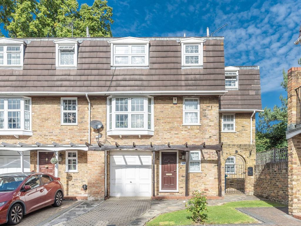 4 bed end terrace house to rent in Westbury Lodge Close, Pinner HA5, £