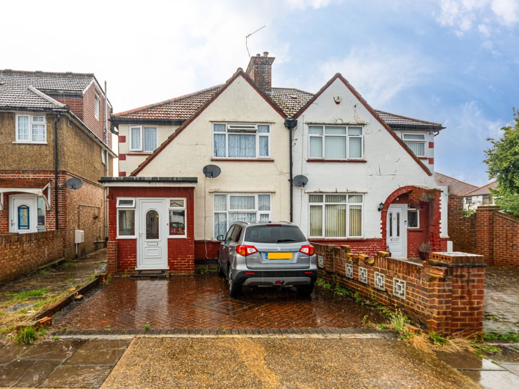 3 Bed Semi Detached House For Sale In Devon Waye Heston Hounslow Tw5