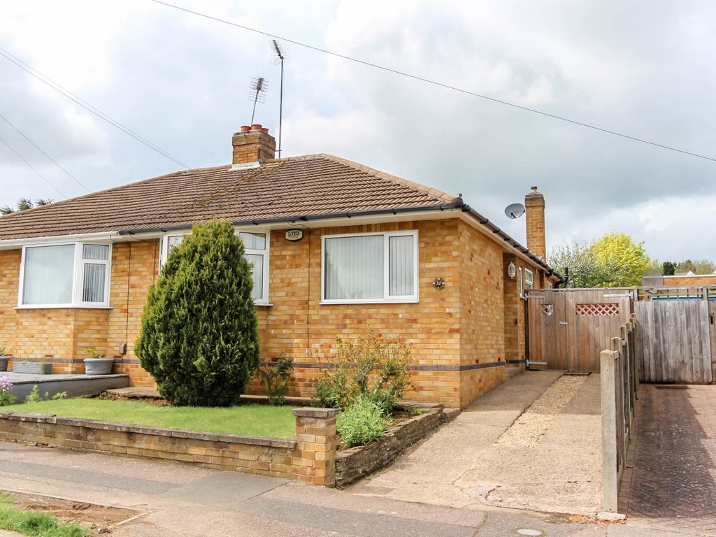 2 bed semidetached bungalow for sale in Harvey Road, Wellingborough