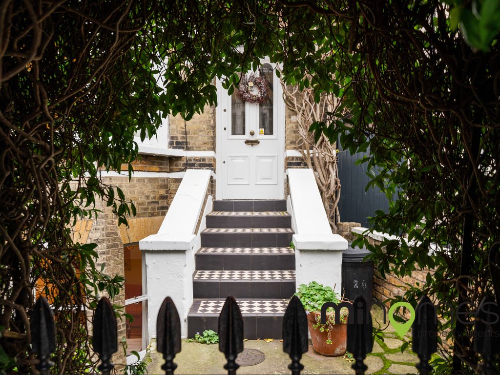 4 bed semidetached house for sale in Geraldine Road, London SW18 Zoopla