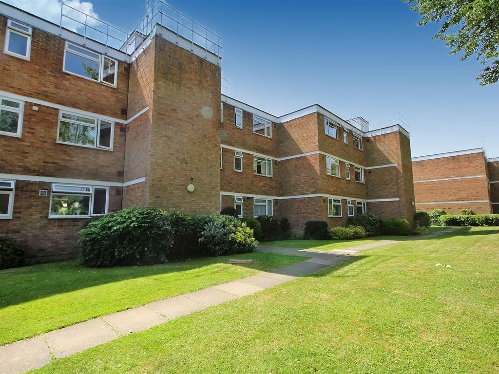 2 bed flat for sale in Holt Close, Elstree, Borehamwood WD6 Zoopla