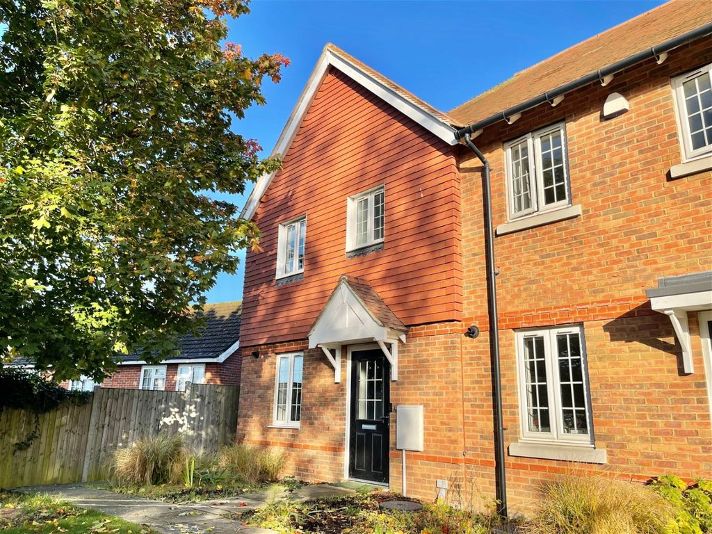 3 bed end terrace house for sale in Talbot Close, Borough Green