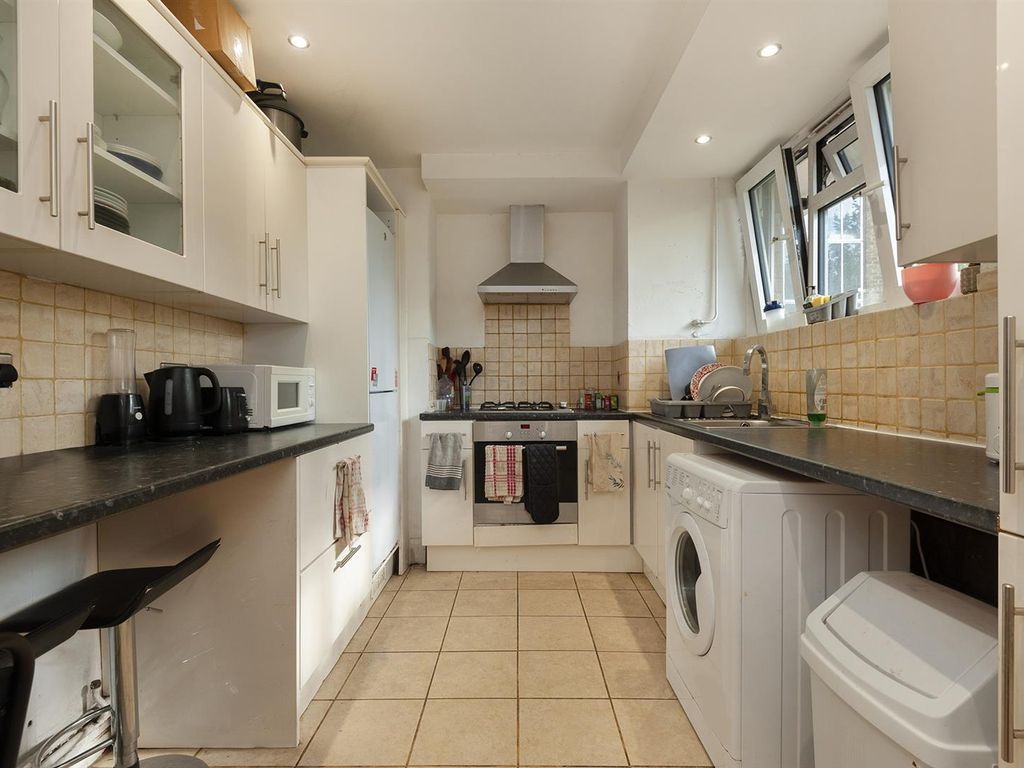 3 bed flat to rent in Nelson Square, London SE1, £2,500 pcm Zoopla