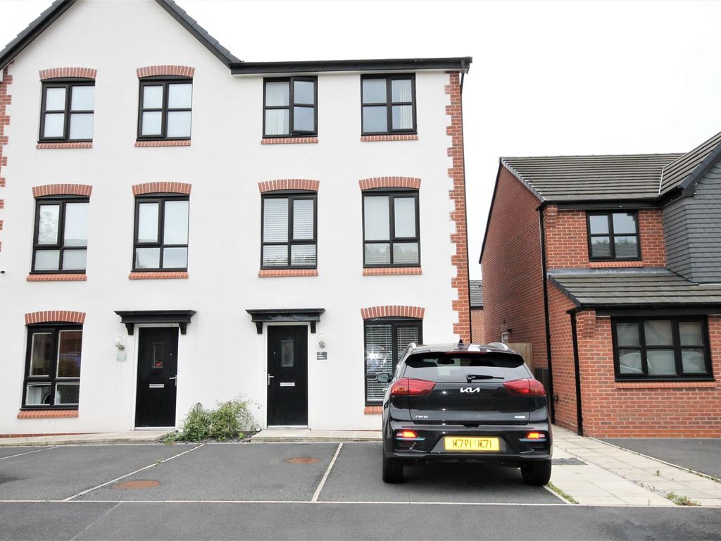 4 bed semidetached house for sale in Ernest Avenue, Monton, Manchester