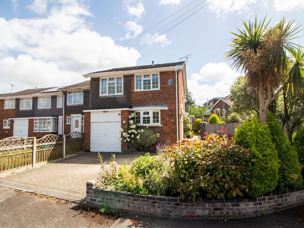 3 bed terraced house for sale in Briarfield Gardens, Horndean
