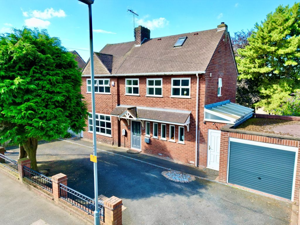 4 bed detached house to rent in Knowsley Park Lane, Prescot L34, £1,950