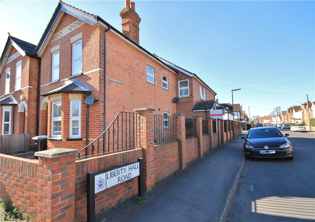 1 bed flat to rent in Liberty Lane, Addlestone, Surrey KT15, £1,250 pcm