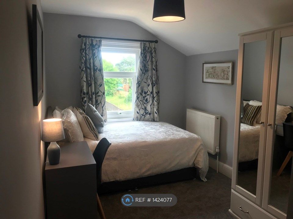 Room to rent in Knowles Road, Gloucester GL1 Zoopla