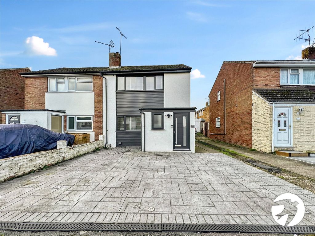 3 bed semidetached house for sale in Glamford Road, Strood, Kent ME2