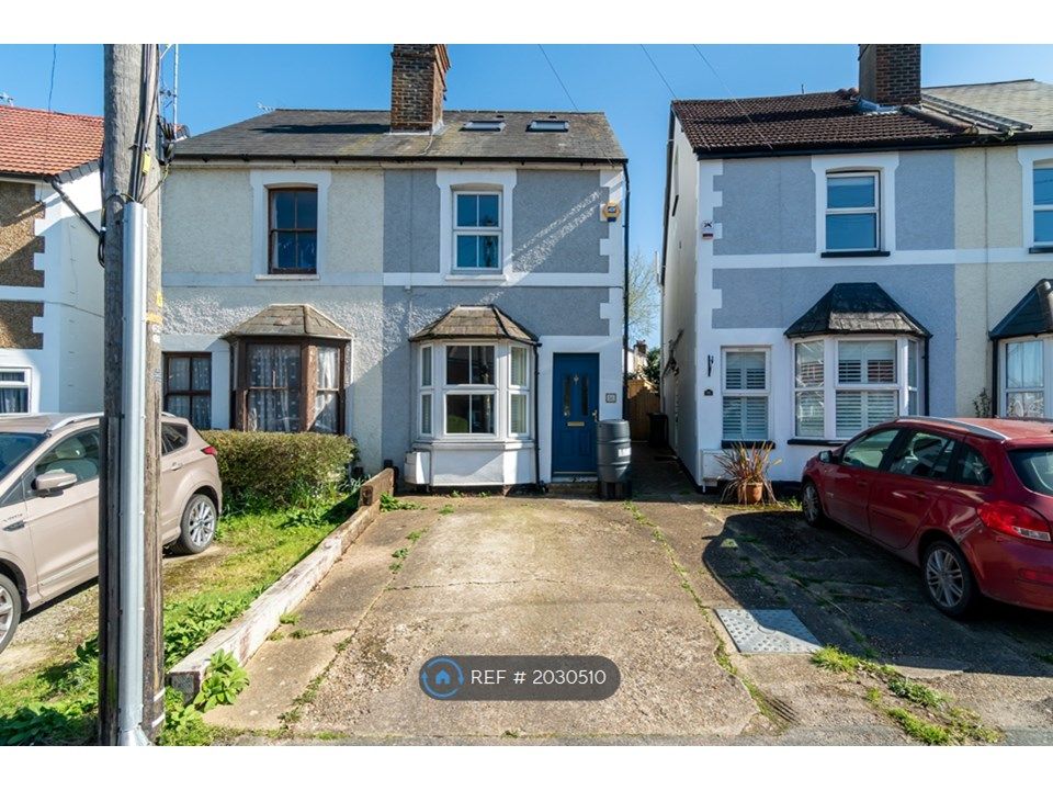 3 bed semidetached house to rent in Earlswood Road, Redhill RH1, £