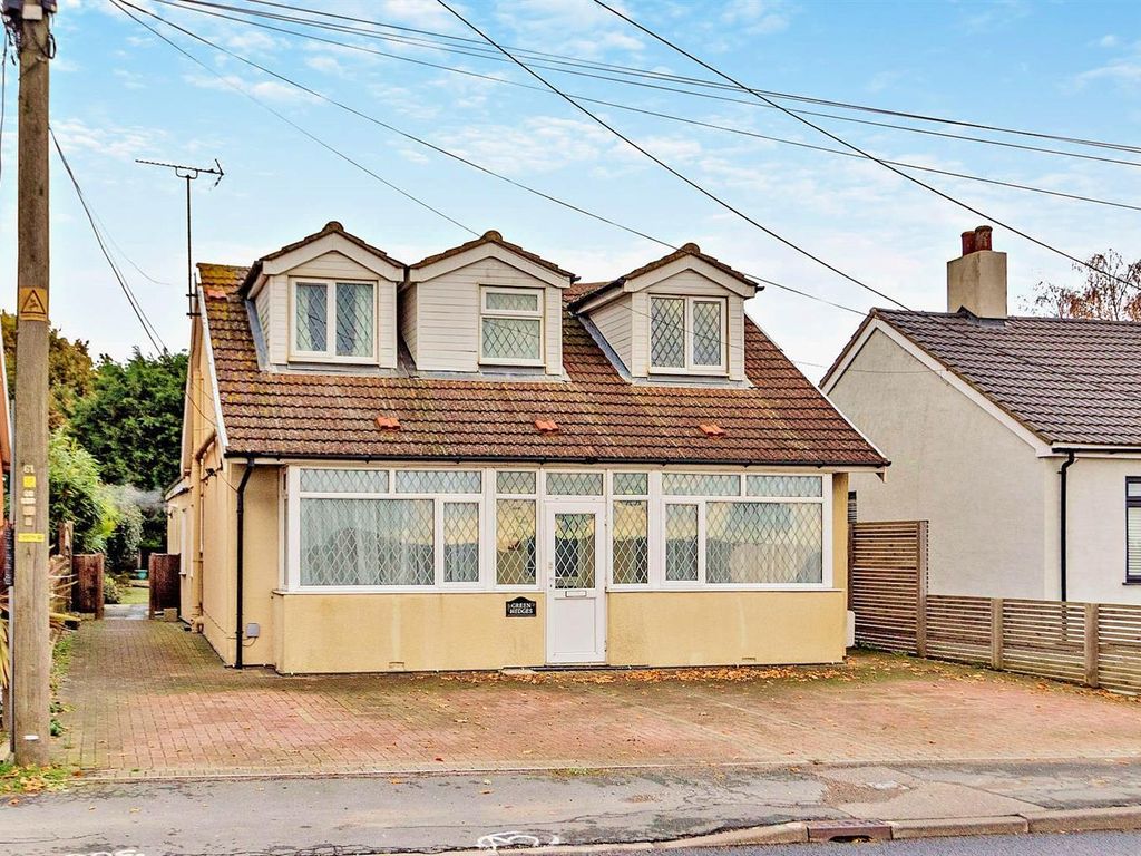 4 bed property for sale in Colchester Road, ThorpeLeSoken, ClactonOn