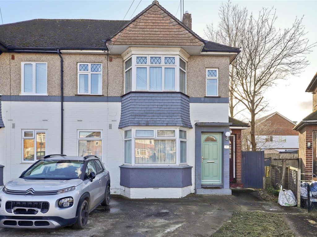 2 bed for sale in Avon Close, North Hayes UB4, £325,000 Zoopla