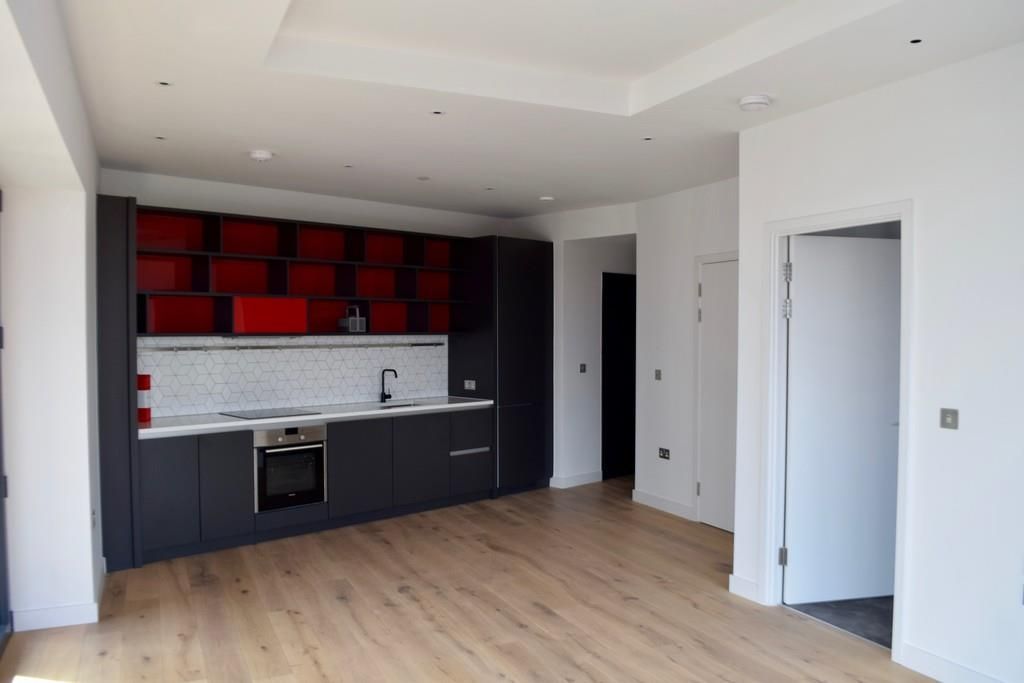 1 bed flat for sale in Modena House, London City Island E14, £475,000