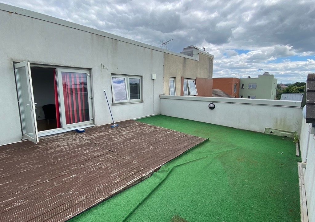 3 bed flat to rent in Marsden Gardens, Dartford DA1, £2,100 pcm Zoopla