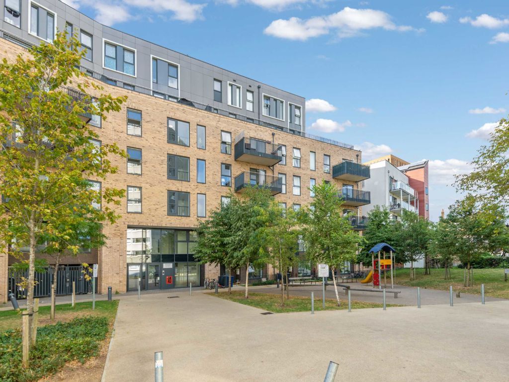 2 bed flat for sale in Trinity Way, London W3, £500,000 Zoopla