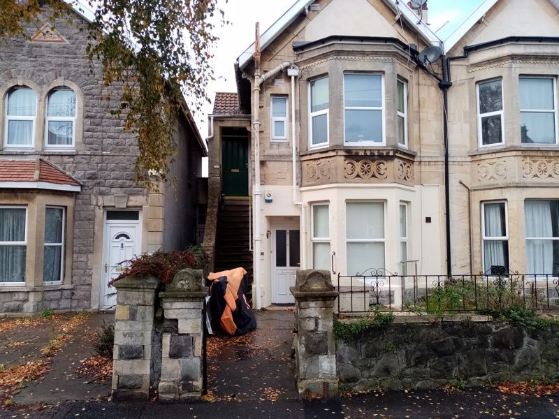2 bed property to rent in Road, WestonSuperMare BS23, £895