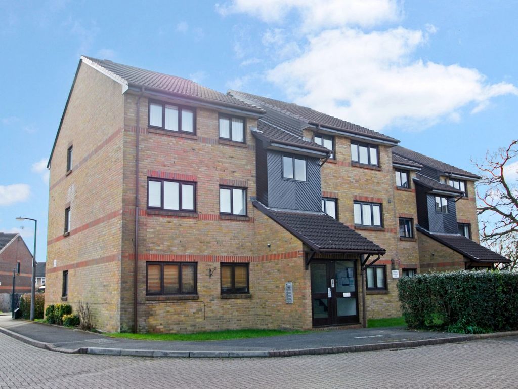 2 bed flat to rent in Littlebrook Avenue, Nr Burnham, Slough SL2 Zoopla