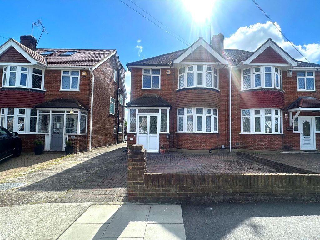 3 bed semidetached house for sale in Park Lane, Hayes UB4, £614,950