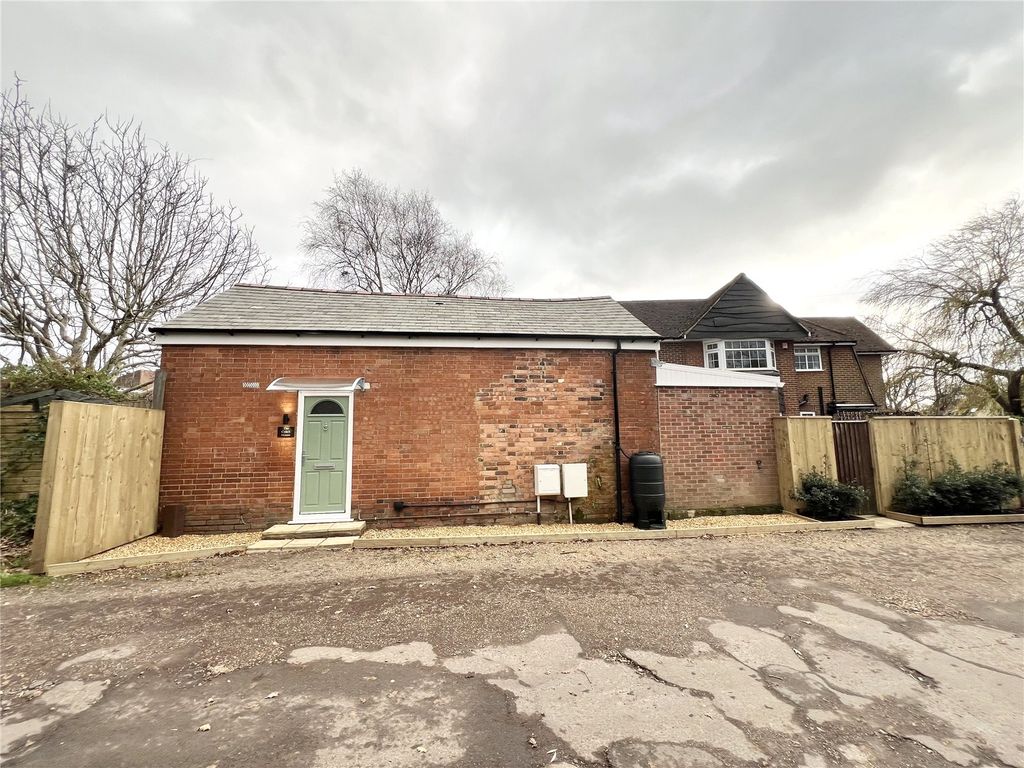1 bed barn conversion for sale in Fairmile Road, Christchurch BH23, £