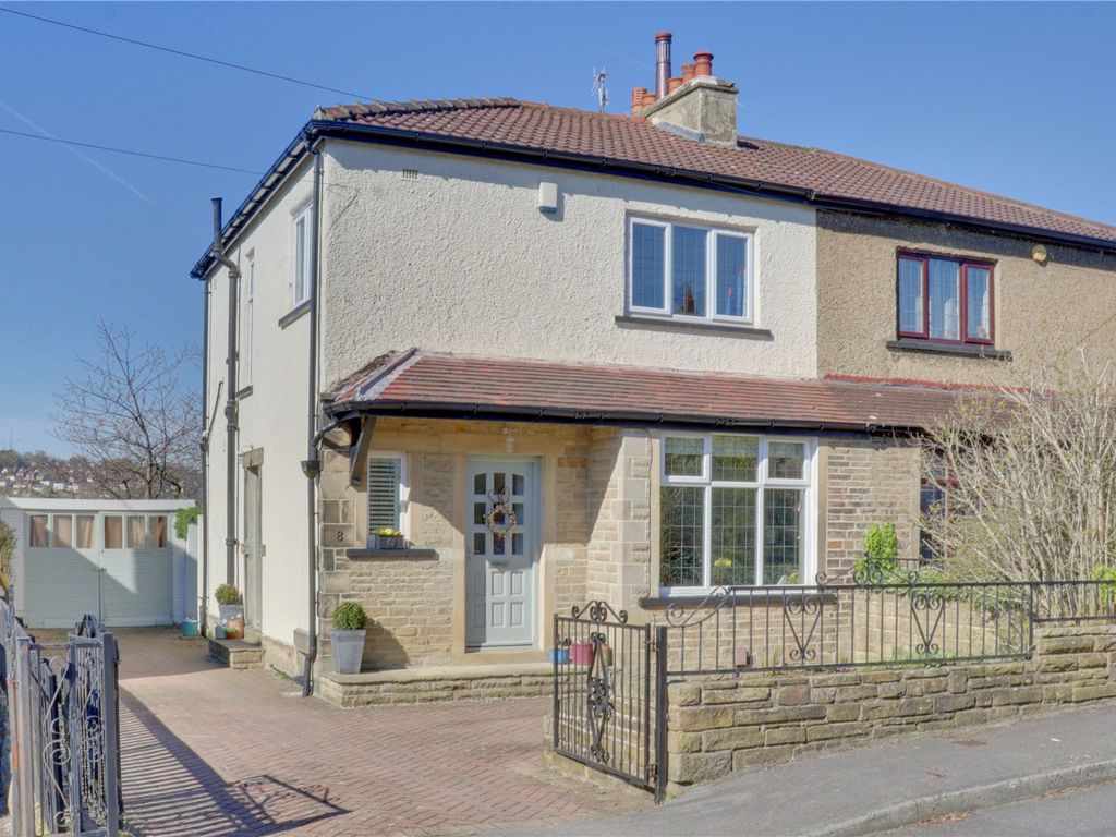 3 bed semidetached house for sale in Fraser Road, Calverley, Pudsey