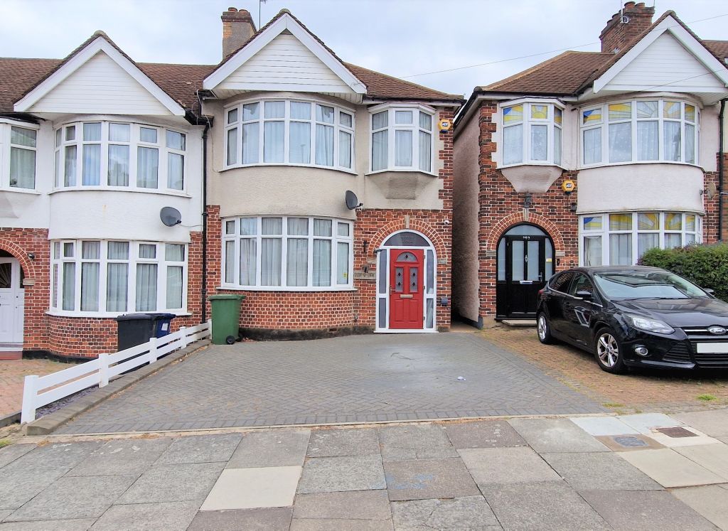 3 bed end terrace house for sale in Church Hill Road, East EN4