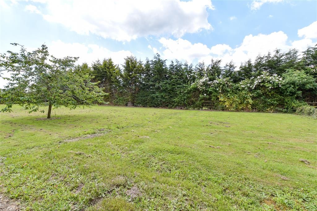 3 bed detached bungalow for sale in Maidstone Road, Staplehurst, Kent TN12, £600,000 Zoopla