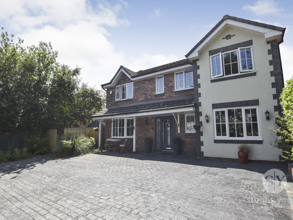5 bed detached house for sale in Metcalfe Close, Blackburn BB2, £