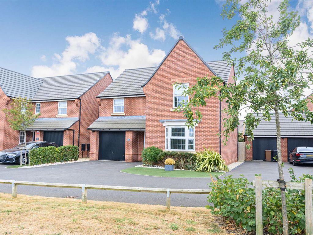 3 bed detached house for sale in Simcoe Close, Northampton
