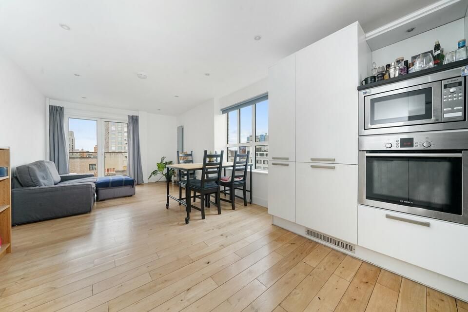 Henriques Street, London E1  