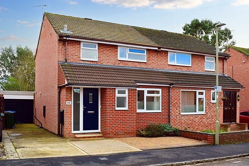 3 bed semidetached house for sale in Maple Avenue, Kidlington OX5, £