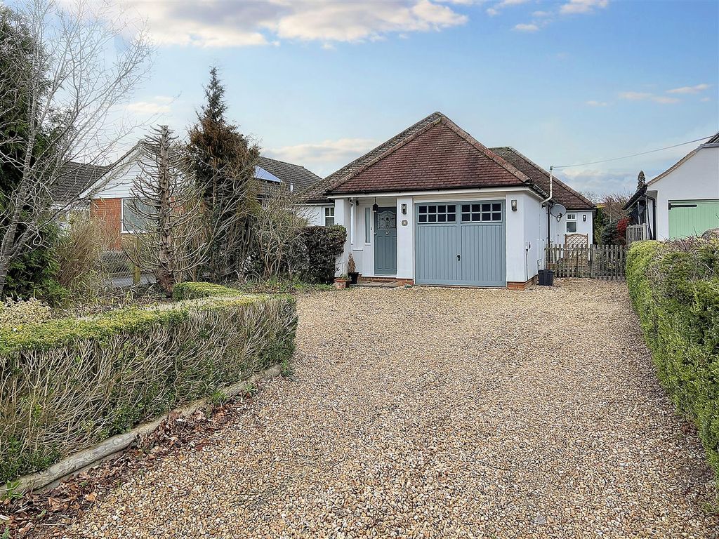 4 bed detached bungalow for sale in The Avenue, Liphook GU30, £700,000