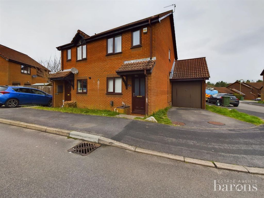 2 bed semidetached house for sale in Harris Hill, Hatch Warren