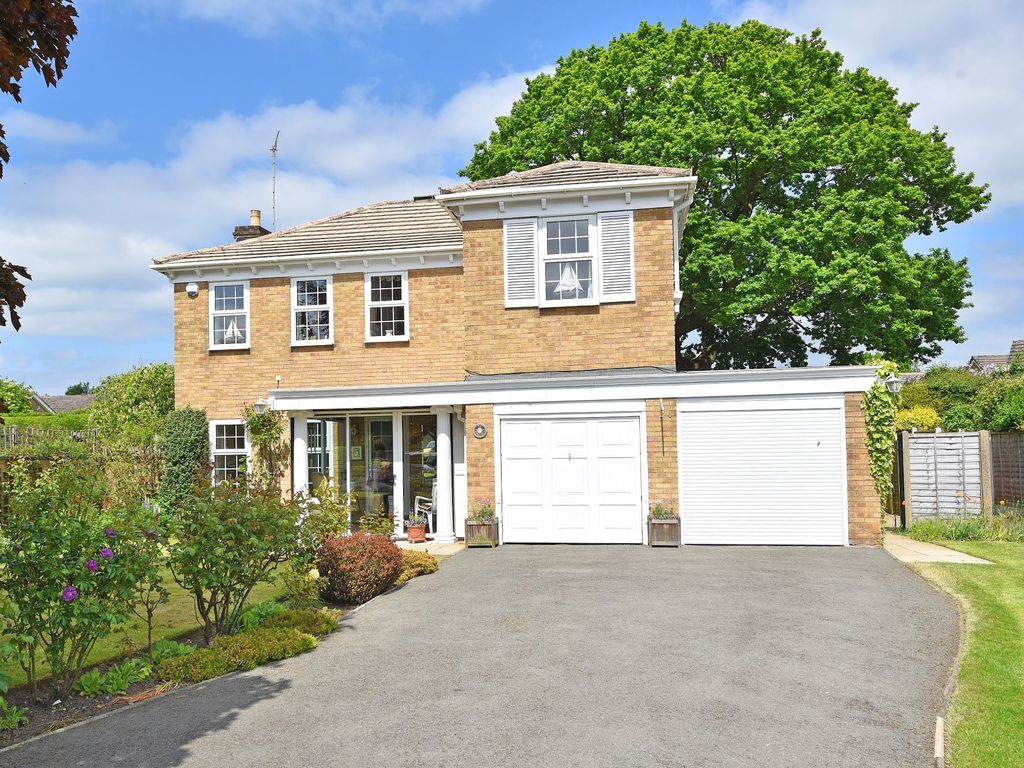 4 bed detached house for sale in Rossett Avenue, Harrogate HG2, £