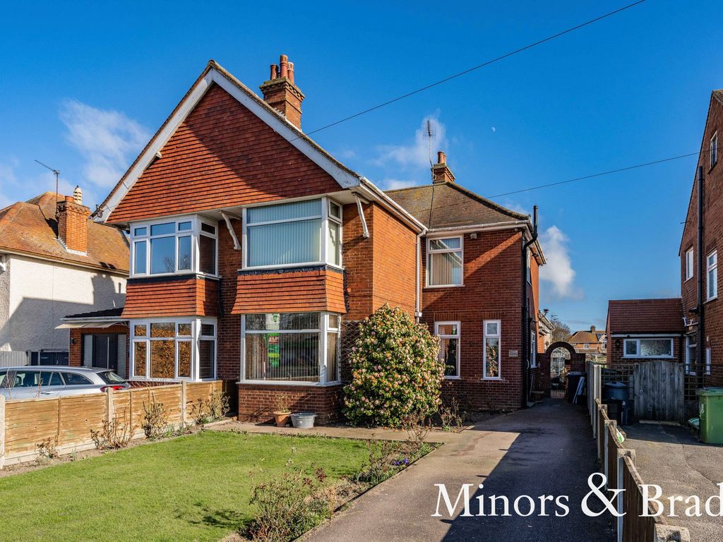 3 bed semidetached house for sale in Caister Road, Great Yarmouth NR30