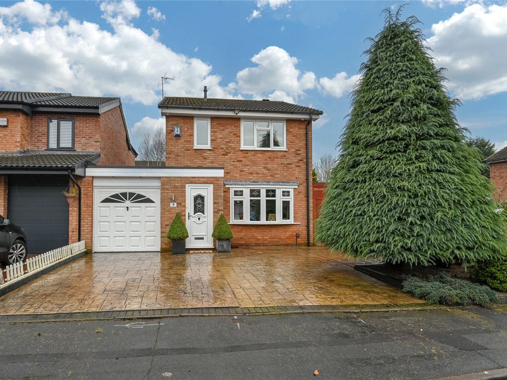 3 bed detached house for sale in Kerridge Close, Pendeford