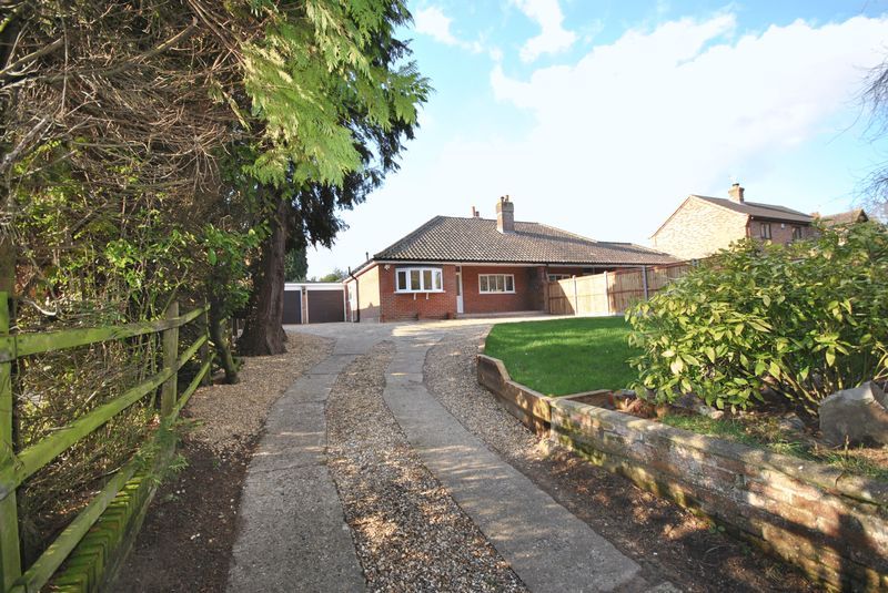 2 bed semidetached bungalow to rent in Sandy Lane, Taverham, Norwich