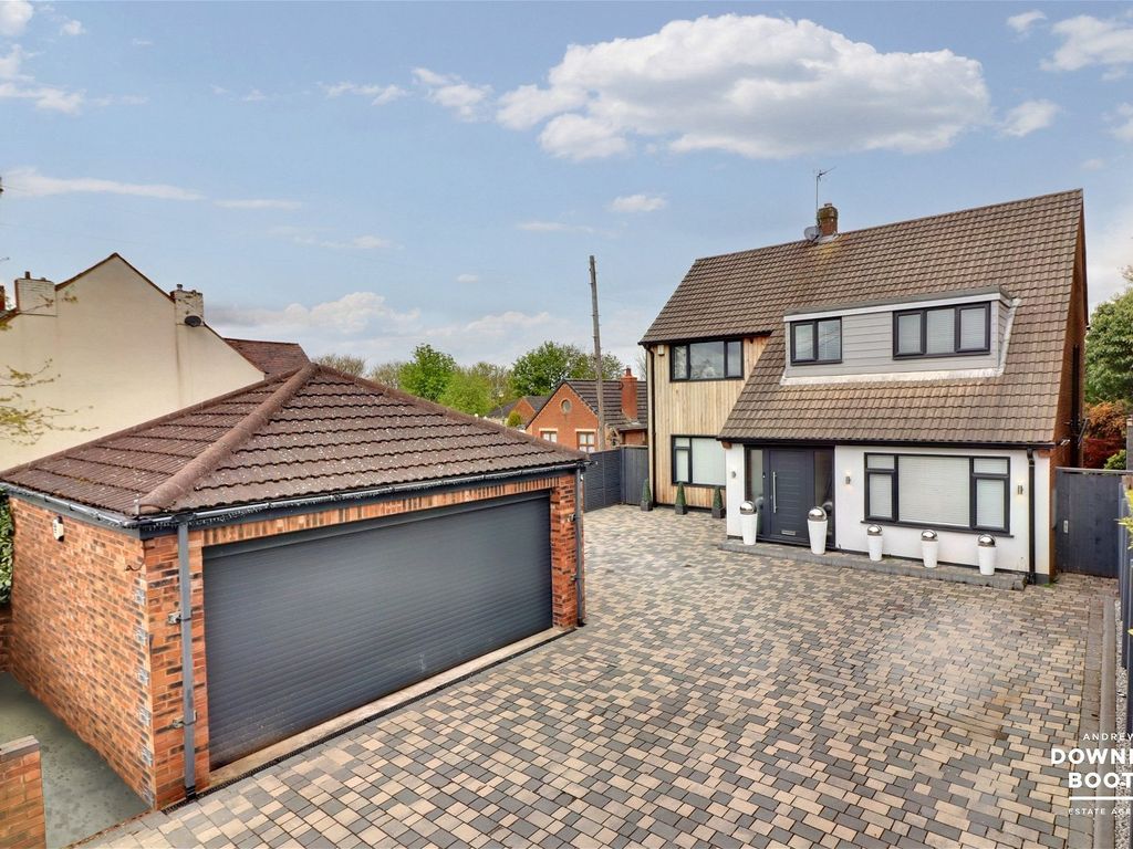 3 bed detached house for sale in Cannock Road, Heath Hayes, Cannock