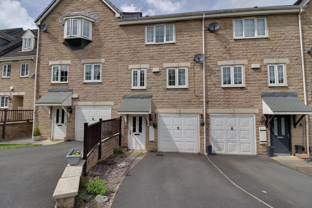 3 bed town house for sale in Wood View, Huddersfield HD2 Zoopla